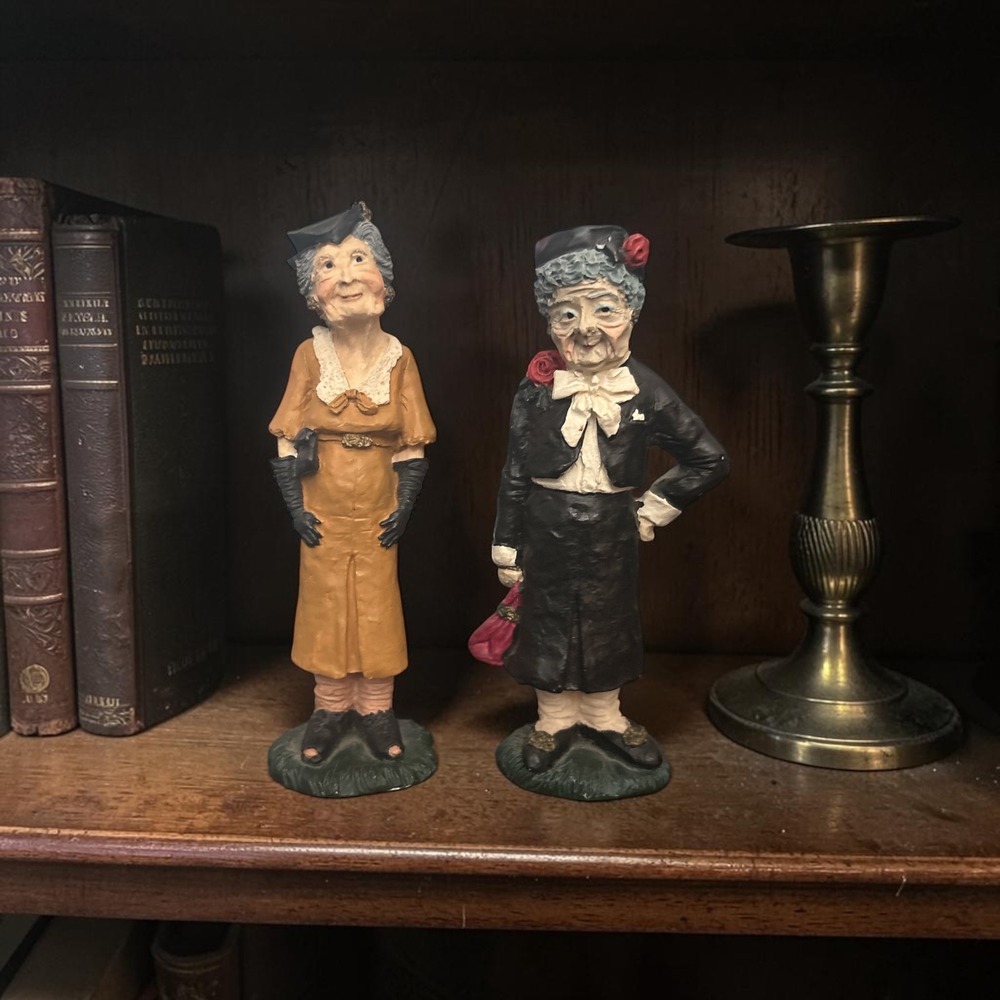 A Hanf Vintage Style Elderly Lady Figurines Set Limited Reproduction Resin 2pc